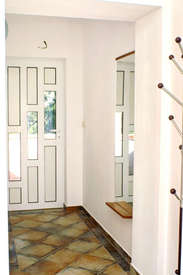 Family Friendly Seaside Apartments Vlasici, Pag - 4319 Екстериор снимка