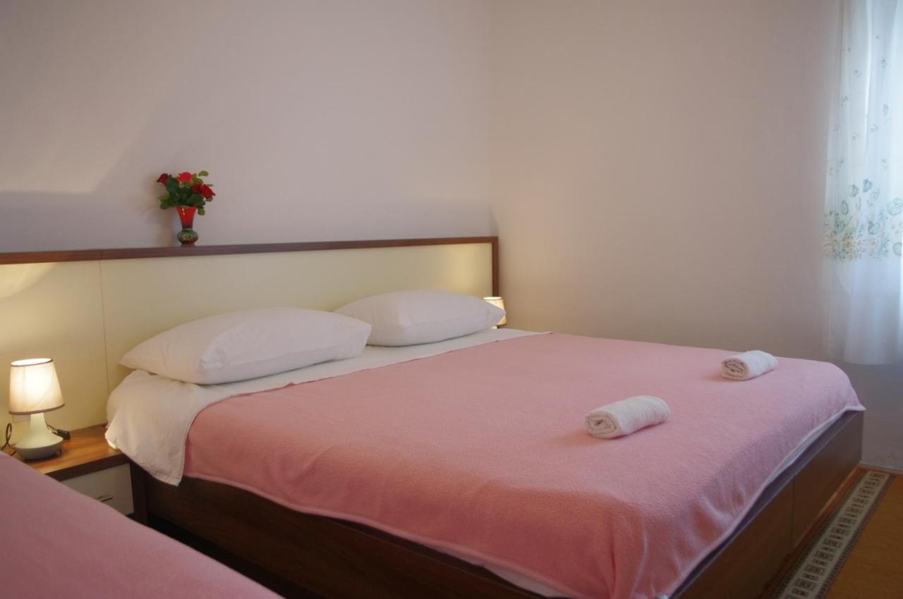 Family Friendly Seaside Apartments Vlasici, Pag - 4319 Екстериор снимка
