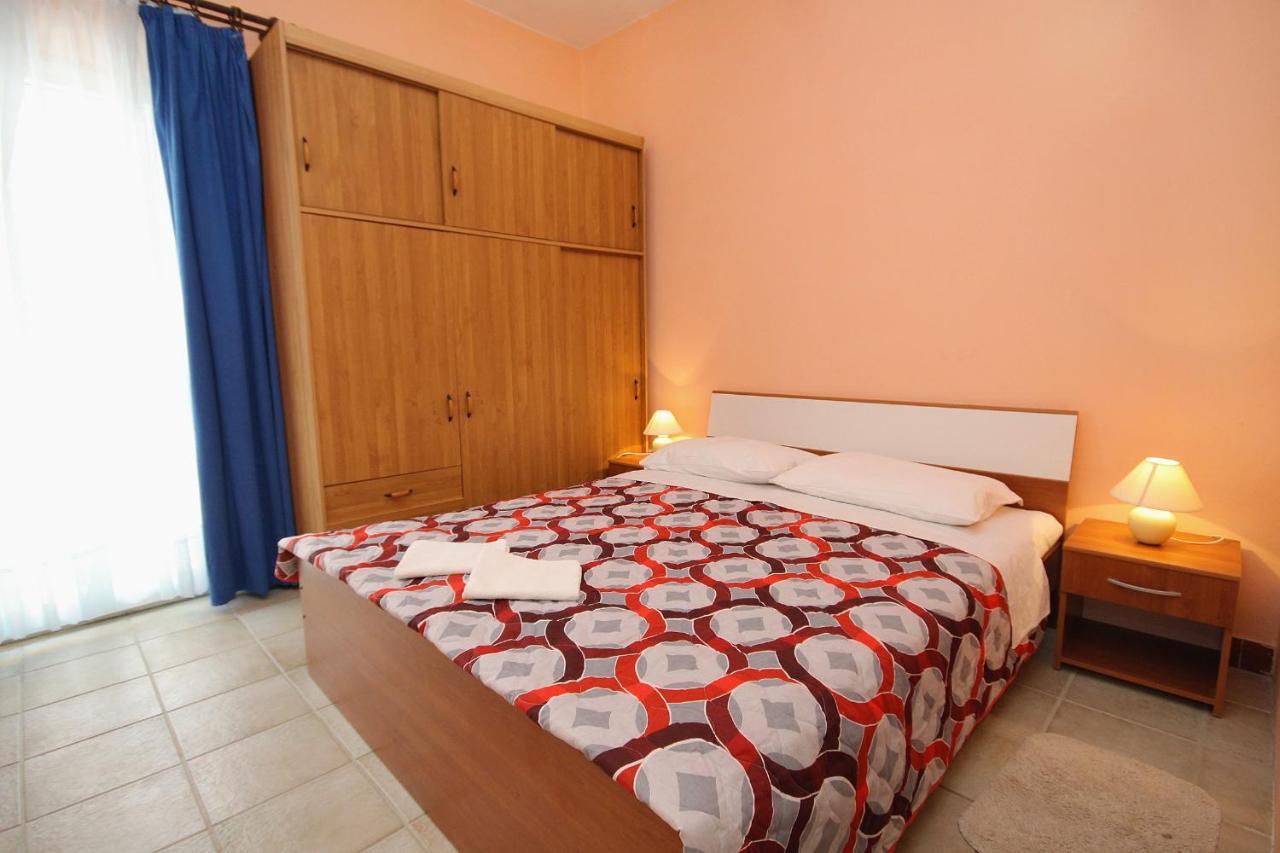 Family Friendly Seaside Apartments Vlasici, Pag - 4319 Екстериор снимка