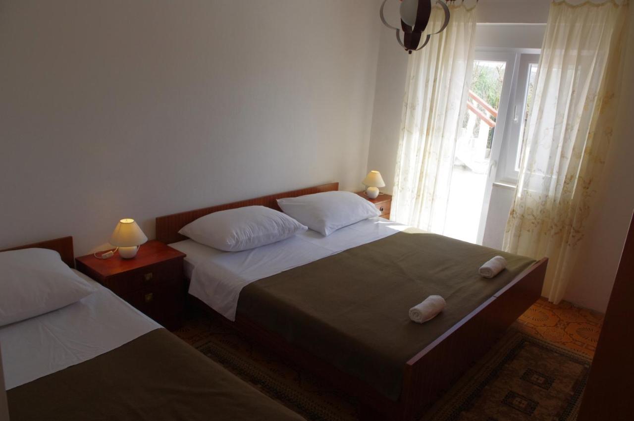 Family Friendly Seaside Apartments Vlasici, Pag - 4319 Екстериор снимка