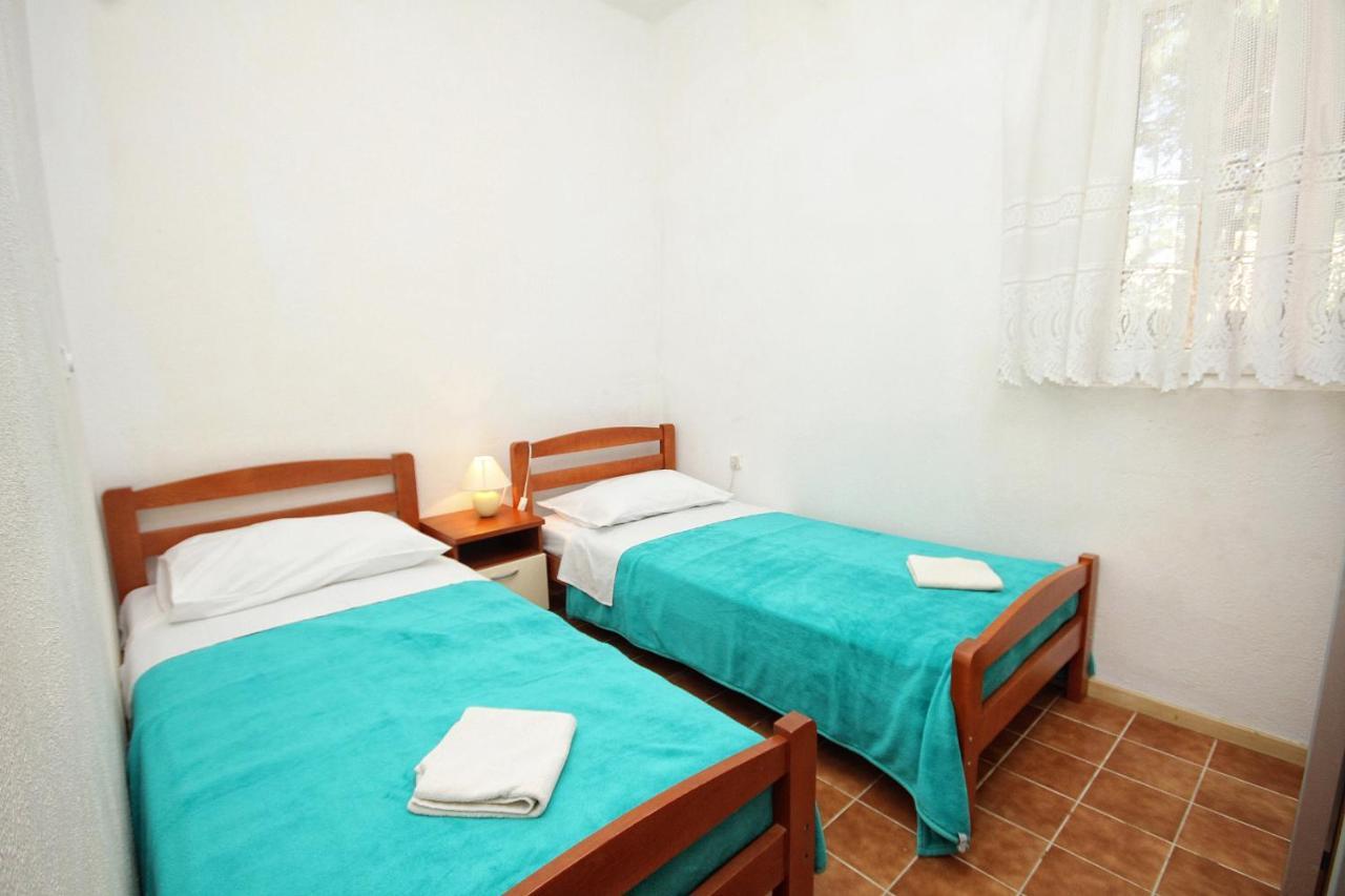 Family Friendly Seaside Apartments Vlasici, Pag - 4319 Екстериор снимка