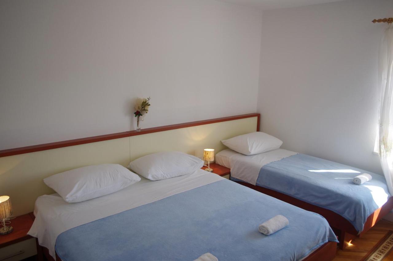 Family Friendly Seaside Apartments Vlasici, Pag - 4319 Екстериор снимка