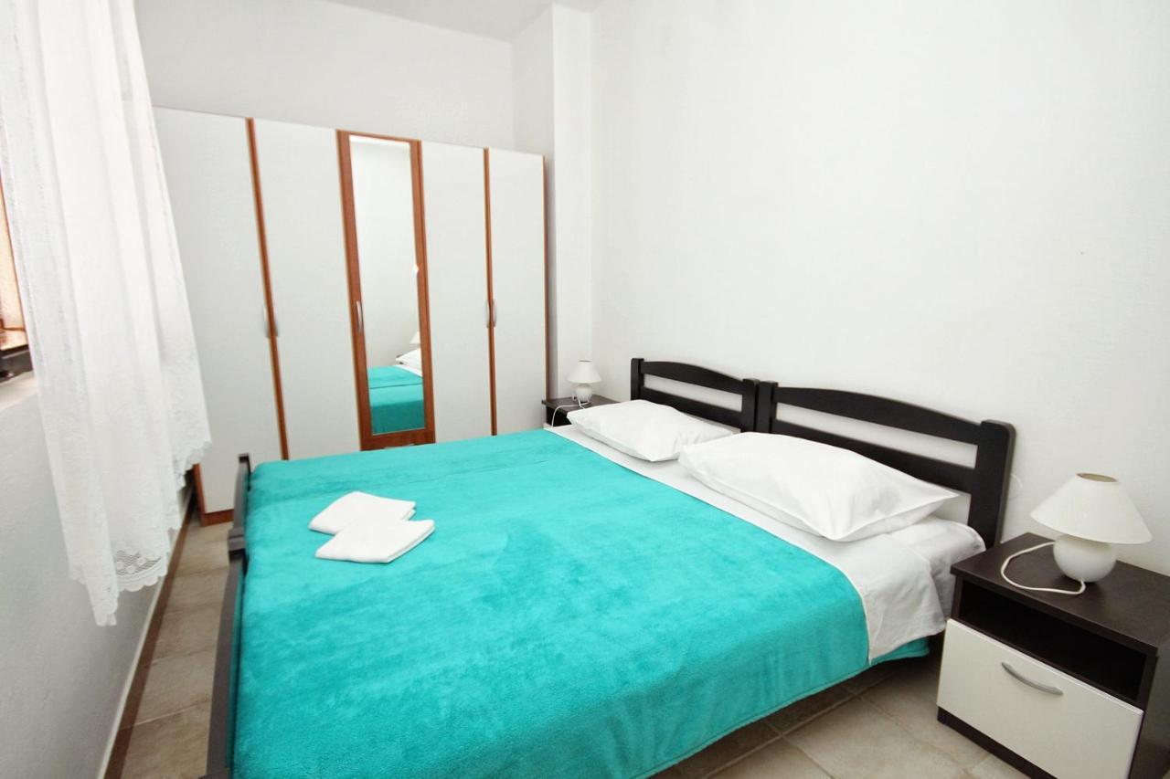 Family Friendly Seaside Apartments Vlasici, Pag - 4319 Екстериор снимка