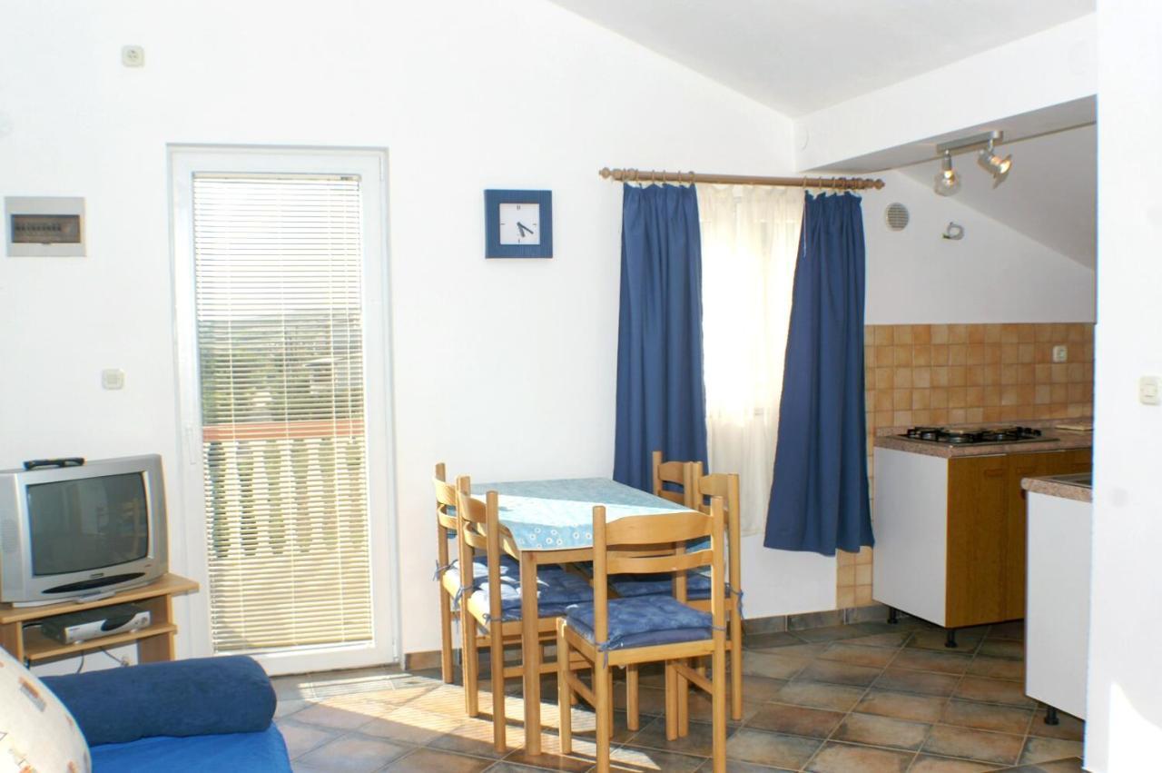 Family Friendly Seaside Apartments Vlasici, Pag - 4319 Екстериор снимка