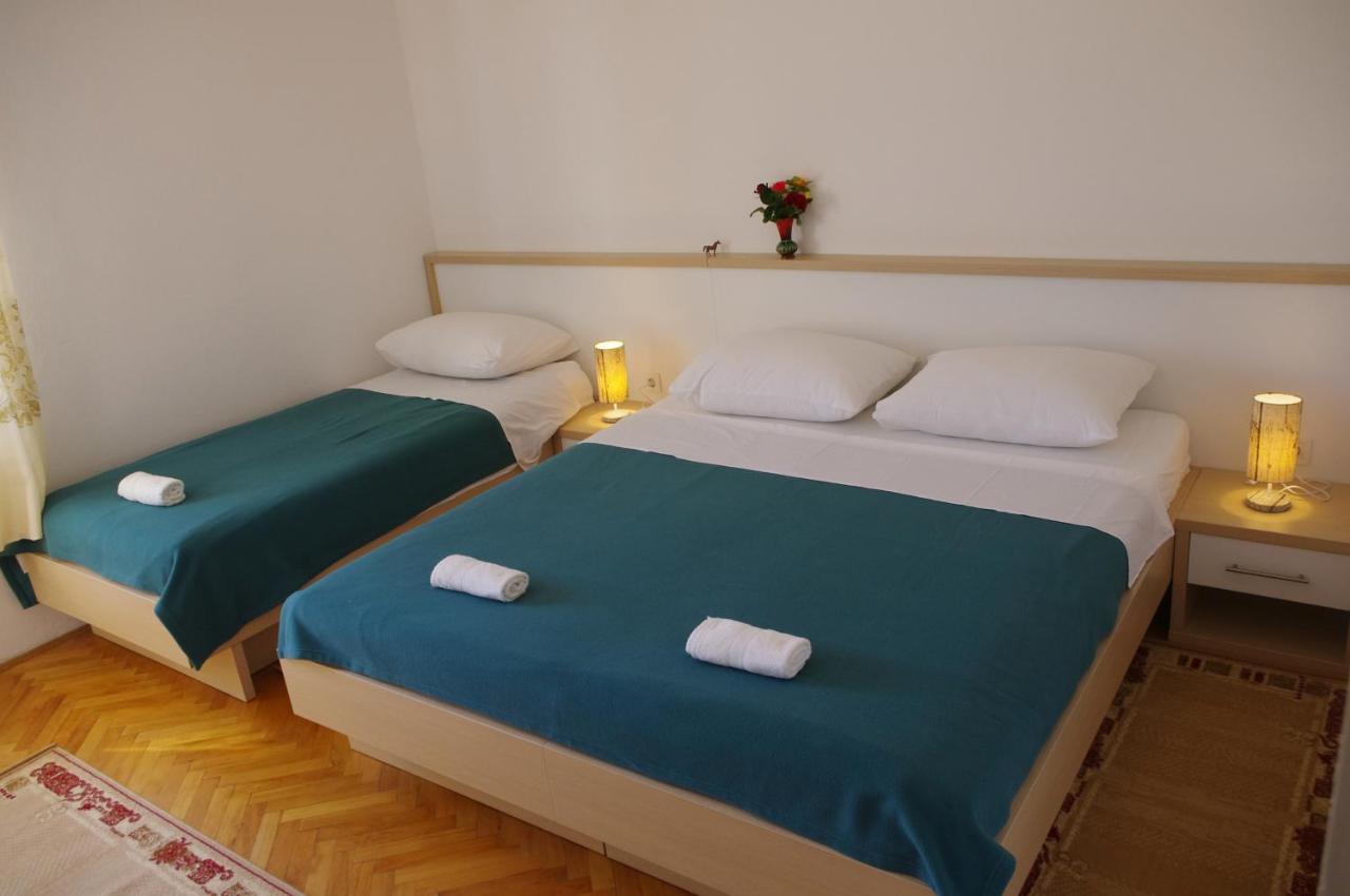 Family Friendly Seaside Apartments Vlasici, Pag - 4319 Екстериор снимка