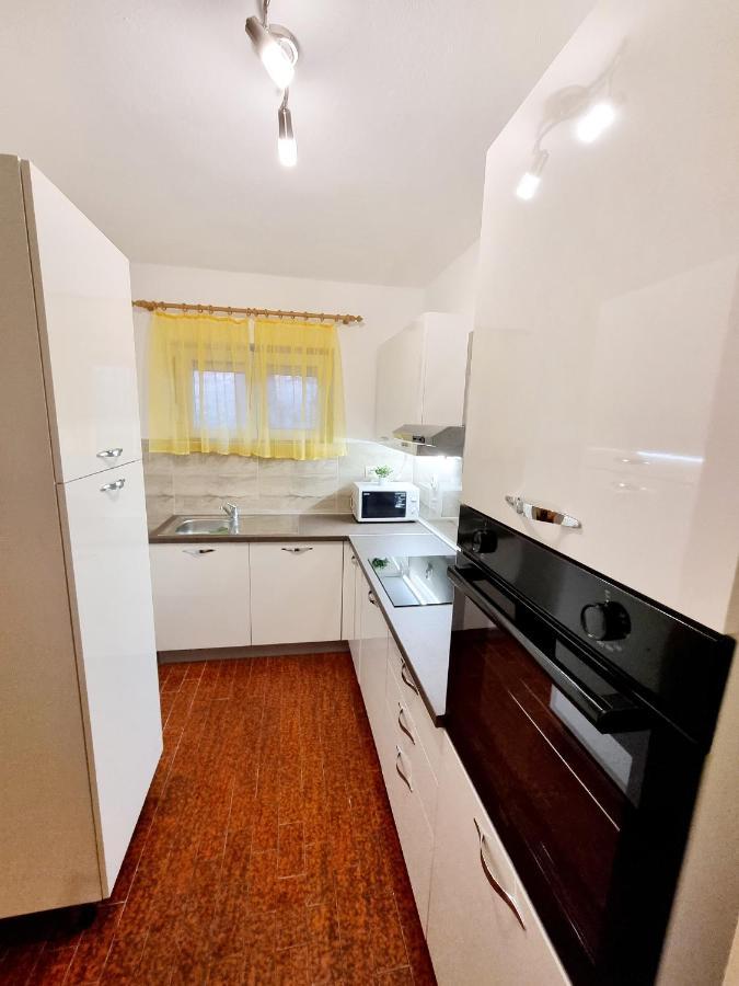 Family Friendly Seaside Apartments Vlasici, Pag - 4319 Екстериор снимка
